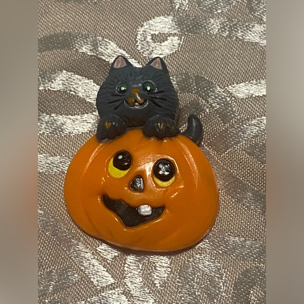 Vintage Russ Cat Jack o Lantern Halloween Plastic Brooch #9053